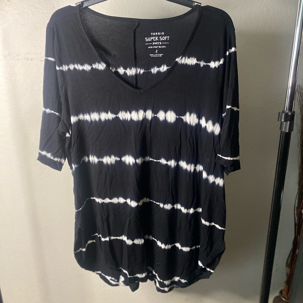 Women shirts torrid size 2
